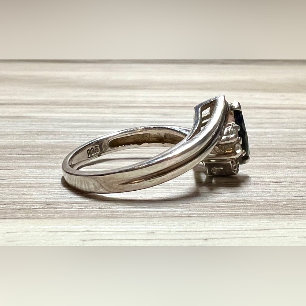 Vintage Designer Hallmarked Sterling Silver Sapphire & Diamond Ring, Size 7 - Picture 4 of 10
